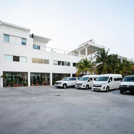 Capital O Cancun International Airport 24 7 Exteriör bild