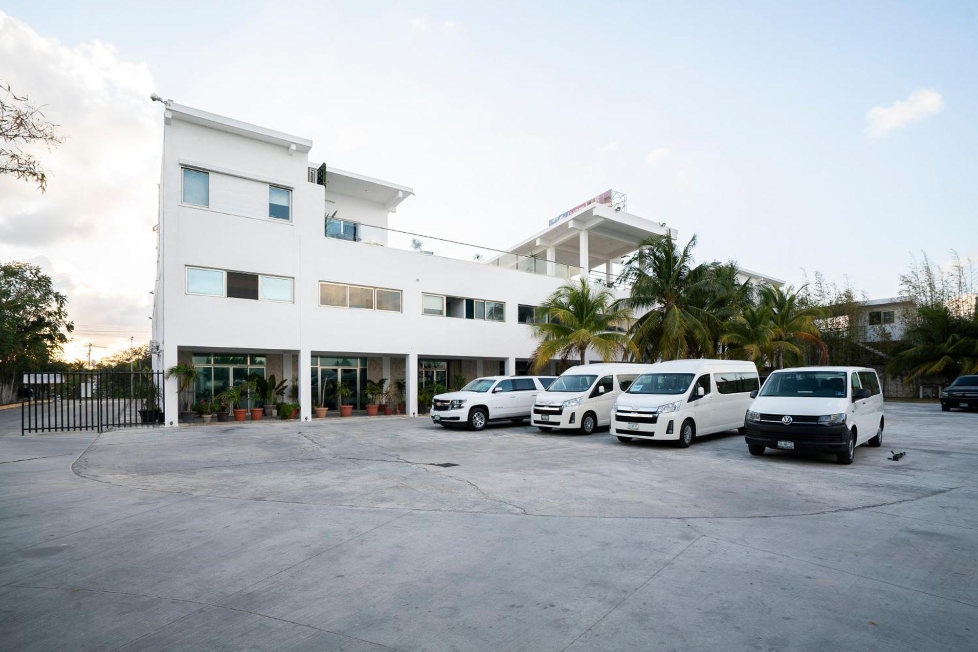 Capital O Cancun International Airport 24 7 Exteriör bild