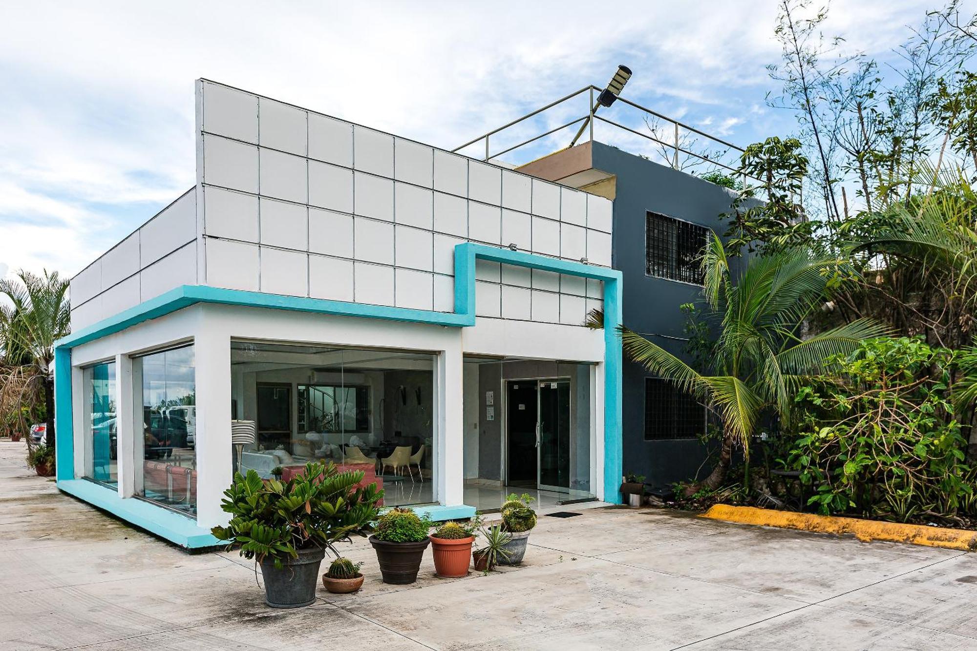 Capital O Cancun International Airport 24 7 Exteriör bild